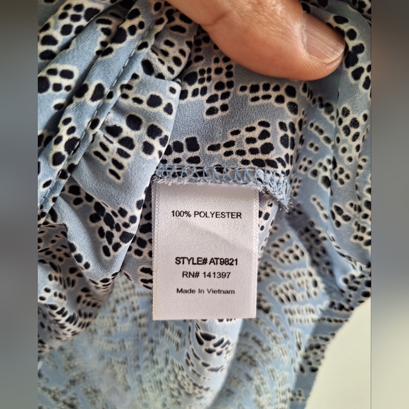 ASTR Surplice Wrap Sleeveless Top - Picture 4 of 6